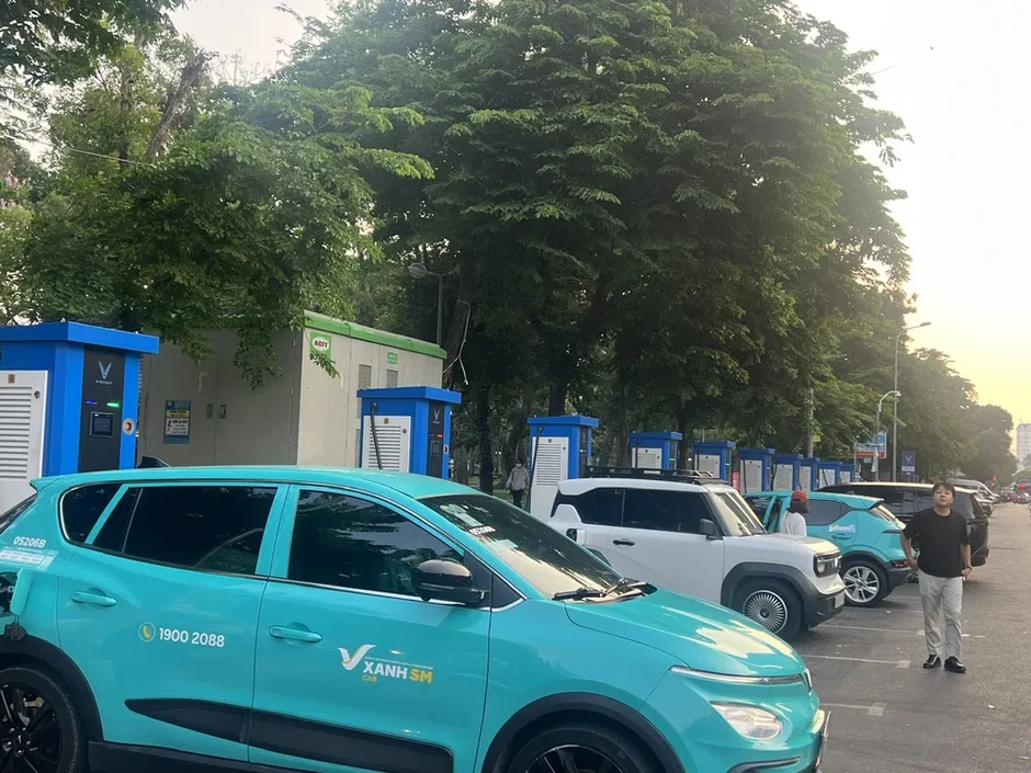 Hạ tầng trạm sạc xe điện: Chưa theo kịp tốc độ chuyển đổi xanh Hạ tầng trạm sạc xe điện: Chưa theo kịp tốc độ chuyển đổi xanh