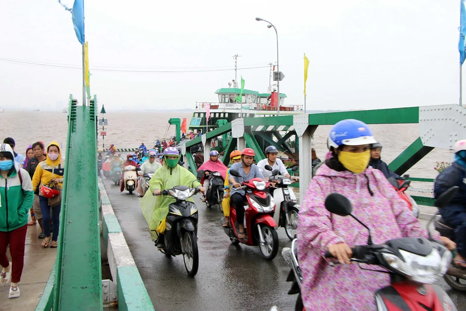 Hai bến phà lớn nhất TP.HCM tăng giá vé vì không chịu nổi bão giá dầu Hai bến phà lớn nhất TP.HCM tăng giá vé vì không chịu nổi bão giá dầu