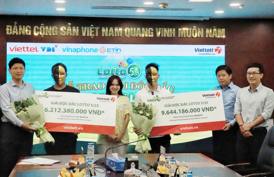 Hai Gen Z trúng gần 16 tỷ đồng Vietlott: Người gửi tiết kiệm, người chưa vội tiêu Hai Gen Z trúng gần 16 tỷ đồng Vietlott: Người gửi tiết kiệm, người chưa vội tiêu