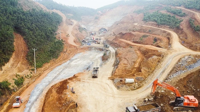 Hai gói thầu dự án kết nối giao thông miền núi phía Bắc có nguy cơ "lụt" tiến độ