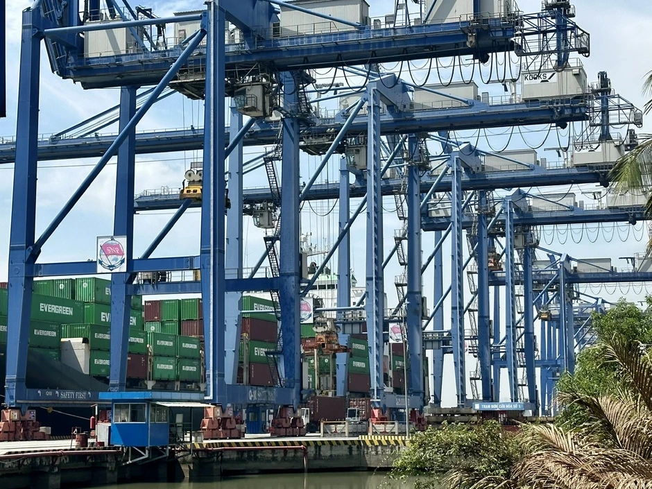 Hải quan chỉ đạo 'thượng khẩn' về áp mức thuế mới với xăng dầu Hải quan chỉ đạo 'thượng khẩn' về áp mức thuế mới với xăng dầu