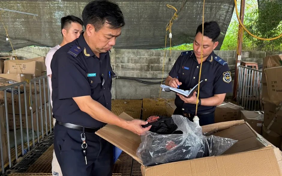 Hải quan liên tiếp phát hiện hàng hóa nghi xâm phạm sở hữu trí tuệ tại nhiều cửa khẩu Hải quan liên tiếp phát hiện hàng hóa nghi xâm phạm sở hữu trí tuệ tại nhiều cửa khẩu