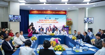 Hàng không, du lịch ứng phó 'cơn lốc ngược'