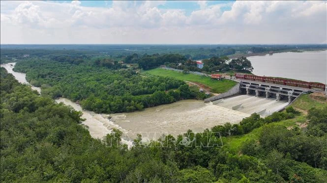 Hành lang thoát lũ hồ Dầu Tiếng bị 'bóp nghẹt' Hành lang thoát lũ hồ Dầu Tiếng bị 'bóp nghẹt'
