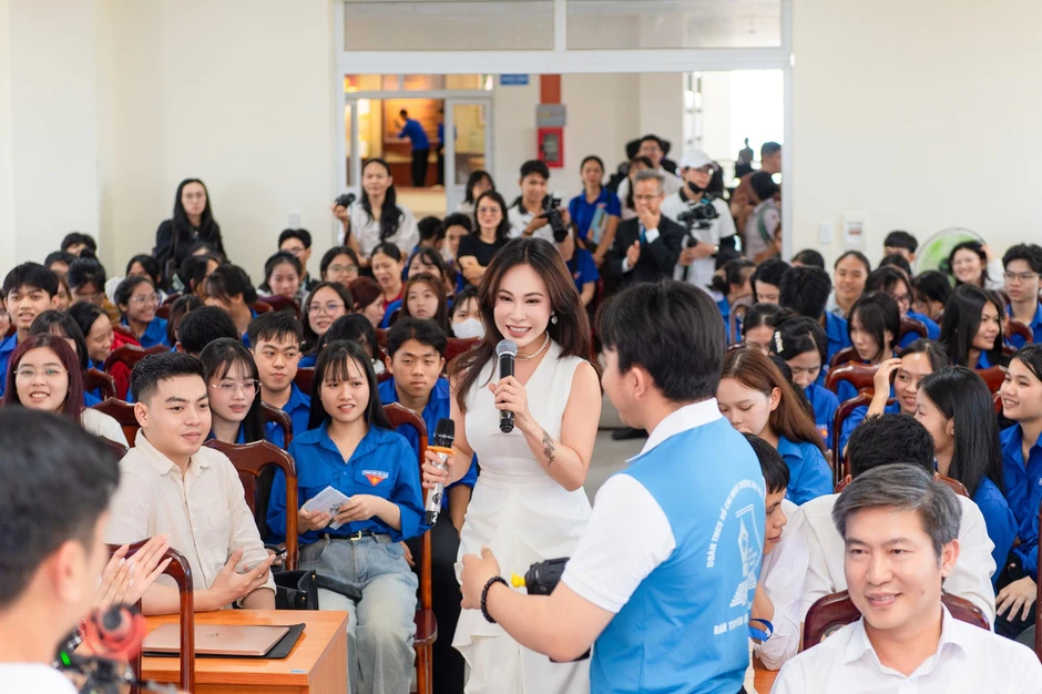 Hành trình Từ Trái Tim tiếp lửa khát vọng khởi nghiệp kiến quốc cho thanh niên tại Buôn Ma Thuột Hành trình Từ Trái Tim tiếp lửa khát vọng khởi nghiệp kiến quốc cho thanh niên tại Buôn Ma Thuột