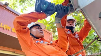 Hệ thống điện miền trung-Tây Nguyên lập đỉnh tiêu thụ mới, vượt mốc 100 triệu kWh/ngày