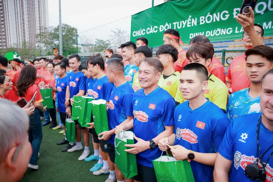 Herbalife Việt Nam tiếp sức Đội tuyển Bóng đá Quốc gia chuẩn bị mùa giải 2026 Herbalife Việt Nam tiếp sức Đội tuyển Bóng đá Quốc gia chuẩn bị mùa giải 2026