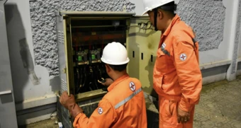 Hoá đơn tiền điện tăng mạnh, ngành điện nói do nắng nóng và học sinh nghỉ hè