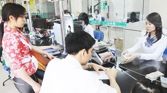 Hóa giải áp lực lãi suất