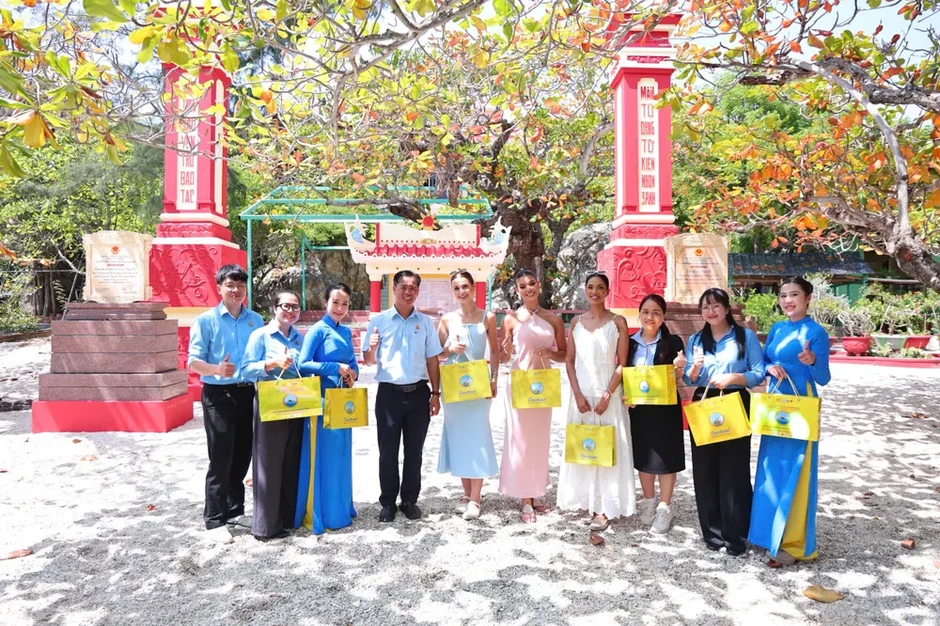 Hoa hậu thế giới Joheiry Mola Domiguez cùng hai Á hậu trải nghiệm đảo yến Hòn Nội Hoa hậu thế giới Joheiry Mola Domiguez cùng hai Á hậu trải nghiệm đảo yến Hòn Nội