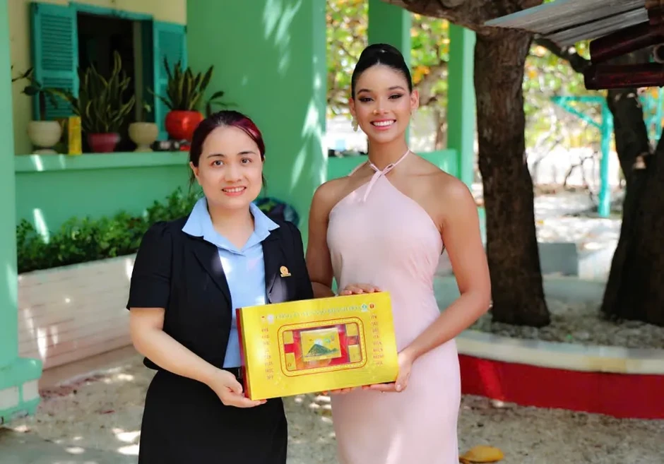 Hoa hậu thế giới Joheiry Mola Domiguez cùng hai Á hậu trải nghiệm đảo yến Hòn Nội Hoa hậu thế giới Joheiry Mola Domiguez cùng hai Á hậu trải nghiệm đảo yến Hòn Nội