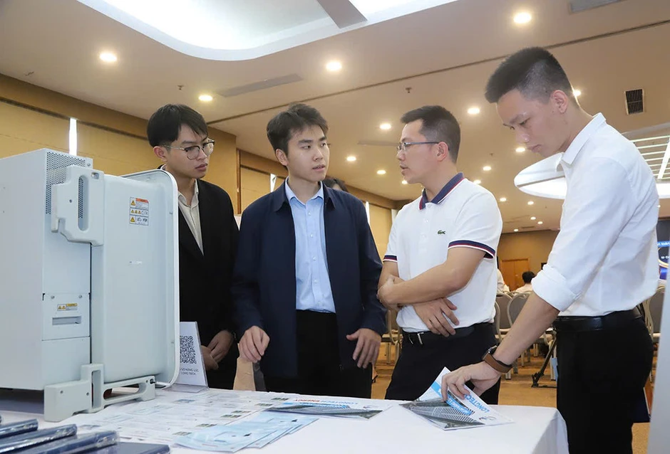Hoàn thiện chính sách điện tái tạo và lưu trữ: Khơi thông nguồn điện xanh cho doanh nghiệp Hoàn thiện chính sách điện tái tạo và lưu trữ: Khơi thông nguồn điện xanh cho doanh nghiệp