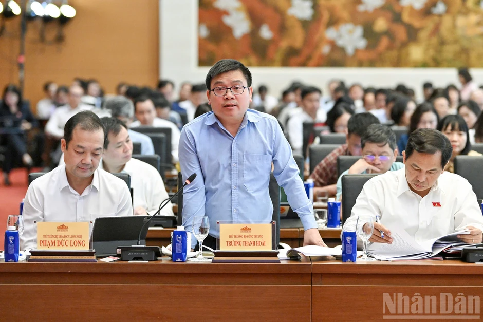 Hoàn thiện cơ chế giá điện, tháo gỡ điểm nghẽn để thúc đẩy thị trường điện cạnh tranh Hoàn thiện cơ chế giá điện, tháo gỡ điểm nghẽn để thúc đẩy thị trường điện cạnh tranh