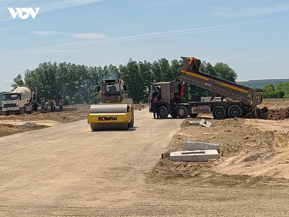 Hối hả trên công trình tái định cư dự án đường sắt tốc độ cao ở Lâm Đồng Hối hả trên công trình tái định cư dự án đường sắt tốc độ cao ở Lâm Đồng