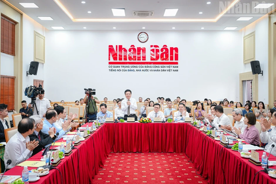 Hội thảo trực tuyến Tăng trưởng hai con số - Động lực từ doanh nghiệp Hội thảo trực tuyến Tăng trưởng hai con số - Động lực từ doanh nghiệp