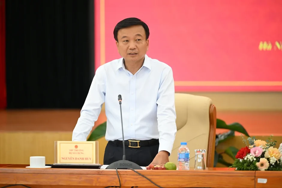 Hơn 370.000 xe điện lăn bánh: Giải mã "nút thắt" hạ tầng trạm sạc và chiến lược xanh hóa Hơn 370.000 xe điện lăn bánh: Giải mã "nút thắt" hạ tầng trạm sạc và chiến lược xanh hóa