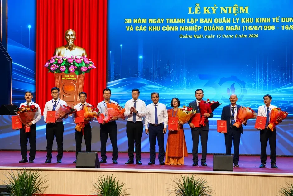 Hơn 440 dự án đầu tư vào các khu kinh tế và khu công nghiệp Quảng Ngãi, vốn đăng ký gần 20 tỷ USD Hơn 440 dự án đầu tư vào các khu kinh tế và khu công nghiệp Quảng Ngãi, vốn đăng ký gần 20 tỷ USD