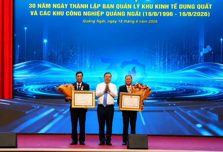 Hơn 440 dự án đầu tư vào các khu kinh tế và khu công nghiệp Quảng Ngãi, vốn đăng ký gần 20 tỷ USD Hơn 440 dự án đầu tư vào các khu kinh tế và khu công nghiệp Quảng Ngãi, vốn đăng ký gần 20 tỷ USD