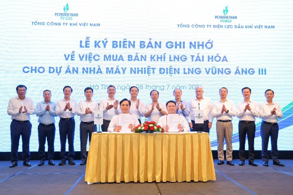 Hợp tác chiến lược kiến tạo hạ tầng năng lượng và hạ tầng số tại Vũng Áng