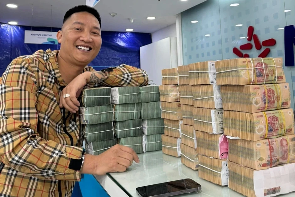 Huấn "Hoa Hồng" và hệ sinh thái doanh nghiệp trăm tỷ đồng Huấn "Hoa Hồng" và hệ sinh thái doanh nghiệp trăm tỷ đồng