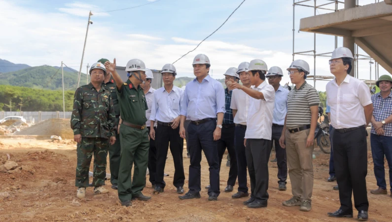 Huế giữ đà tăng trưởng, tạo bứt phá cho mục tiêu hai con số Huế giữ đà tăng trưởng, tạo bứt phá cho mục tiêu hai con số