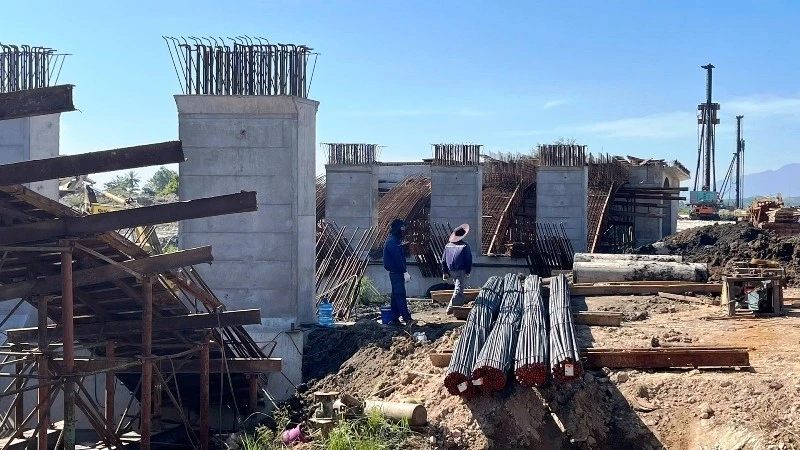 Huế giữ đà tăng trưởng, tạo bứt phá cho mục tiêu hai con số Huế giữ đà tăng trưởng, tạo bứt phá cho mục tiêu hai con số