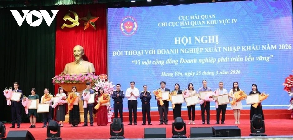 Hưng Yên: Hải quan và doanh nghiệp cùng đối thoại để gỡ vướng trong xuất nhập khẩu Hưng Yên: Hải quan và doanh nghiệp cùng đối thoại để gỡ vướng trong xuất nhập khẩu