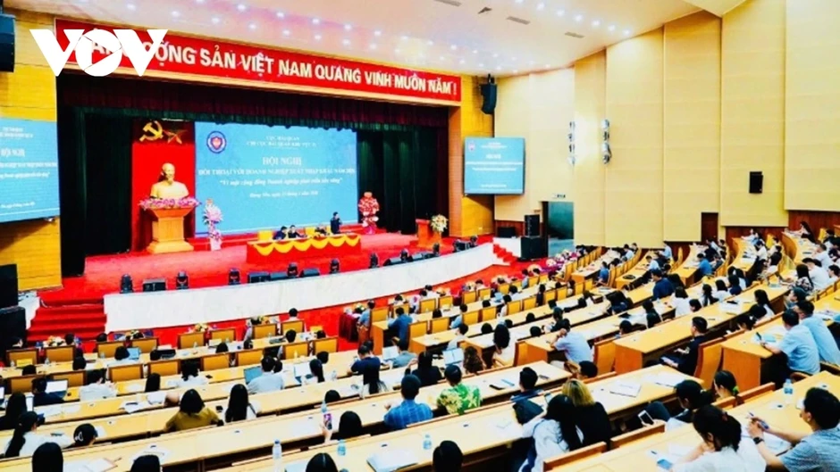 Hưng Yên: Hải quan và doanh nghiệp cùng đối thoại để gỡ vướng trong xuất nhập khẩu Hưng Yên: Hải quan và doanh nghiệp cùng đối thoại để gỡ vướng trong xuất nhập khẩu