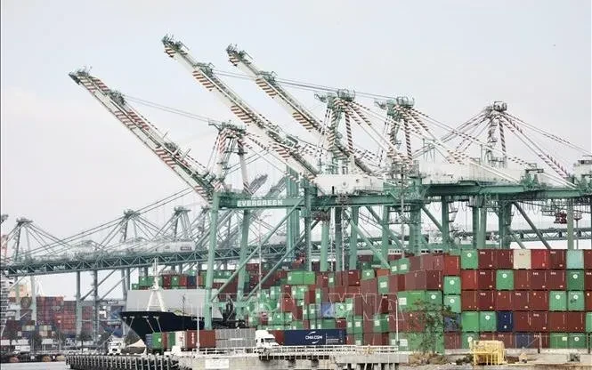 IMF cảnh báo tăng trưởng toàn cầu chậm lại IMF cảnh báo tăng trưởng toàn cầu chậm lại