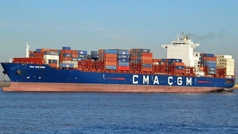Iran phân loại quốc gia để kiểm soát Hormuz, tàu châu Âu đầu tiên đi qua eo biển
