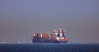Iran và Oman tính thu phí tàu qua eo Hormuz: Bước ngoặt địa chính trị và cú sốc mới với kinh tế toàn cầu