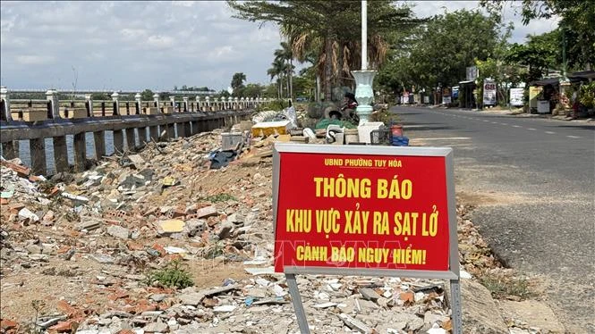 Kè Bạch Đằng xuống cấp nghiêm trọng, dự án nâng cấp vẫn 'chờ' vốn Kè Bạch Đằng xuống cấp nghiêm trọng, dự án nâng cấp vẫn 'chờ' vốn