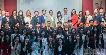 Kết nối trí thức trẻ người Việt tại châu Âu, bồi dưỡng năng lực lãnh đạo thế hệ mới