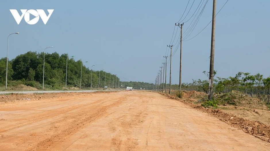 Khắc phục khó khăn trong thi công dự án nâng cấp hạ tầng KKT Dung Quất Khắc phục khó khăn trong thi công dự án nâng cấp hạ tầng KKT Dung Quất