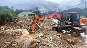 Khắc phục lũ quét, nối thông tuyến giao thông tại Mường Than