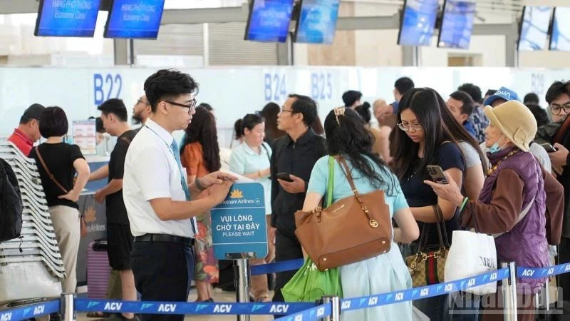 Khách bay qua Nội Bài đạt mức kỷ lục gần 118 nghìn lượt dịp lễ Khách bay qua Nội Bài đạt mức kỷ lục gần 118 nghìn lượt dịp lễ