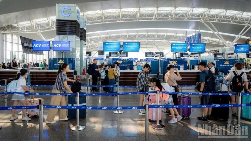 Khách bay qua Nội Bài đạt mức kỷ lục gần 118 nghìn lượt dịp lễ Khách bay qua Nội Bài đạt mức kỷ lục gần 118 nghìn lượt dịp lễ