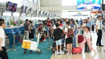 Khách bay qua Nội Bài đạt mức kỷ lục gần 118 nghìn lượt dịp lễ