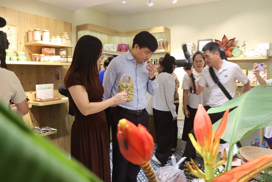 Khai mạc 'Lạng Sơn Corner' tại Hà Nội, kết nối tiêu dùng và mở rộng thị trường Khai mạc 'Lạng Sơn Corner' tại Hà Nội, kết nối tiêu dùng và mở rộng thị trường