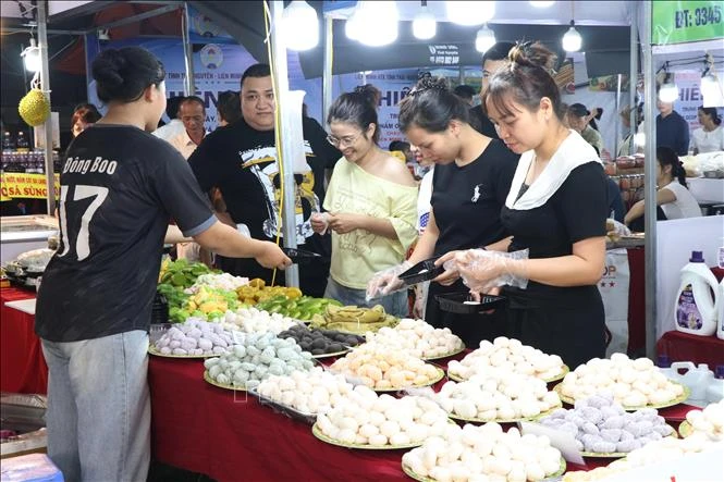 Khai mạc phiên chợ OCOP thúc đẩy phát triển kinh tế hợp tác
