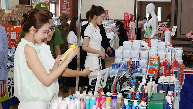 Khai mạc Sự kiện khuyến mại hàng hiệu Sóc Trăng Mega Sale 2026 Khai mạc Sự kiện khuyến mại hàng hiệu Sóc Trăng Mega Sale 2026