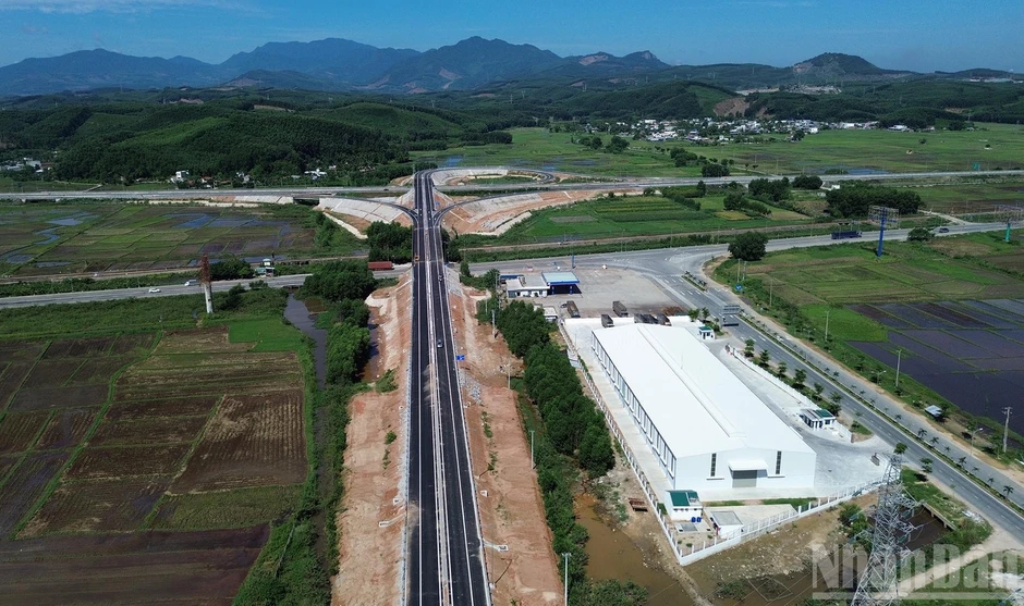 Khai thác và tổ chức thu phí nút giao Trì Bình-Dung Quất trên đường cao tốc Đà Nẵng-Quảng Ngãi từ 0 giờ ngày 1/10 Khai thác và tổ chức thu phí nút giao Trì Bình-Dung Quất trên đường cao tốc Đà Nẵng-Quảng Ngãi từ 0 giờ ngày 1/10
