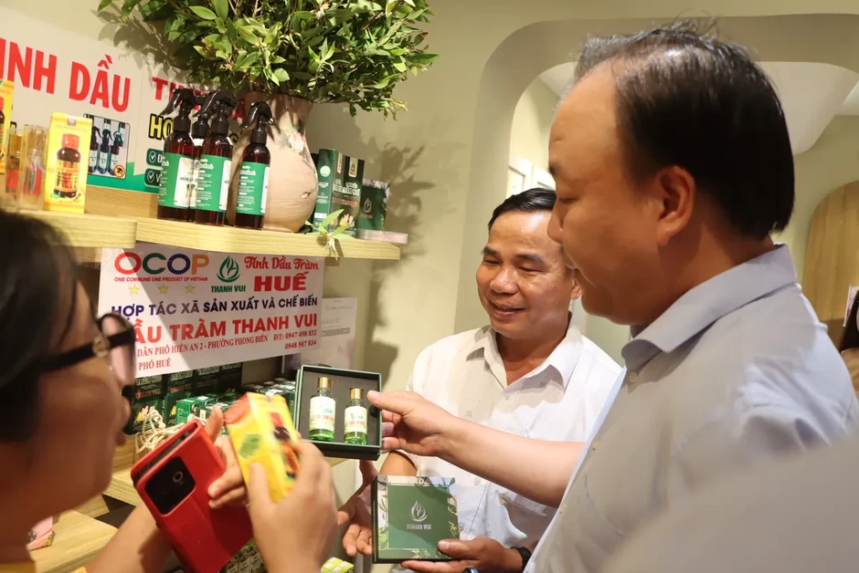 Khai trương không gian "Huế thương", quảng bá sản vật và văn hóa xứ Huế tại Hà Nội Khai trương không gian "Huế thương", quảng bá sản vật và văn hóa xứ Huế tại Hà Nội