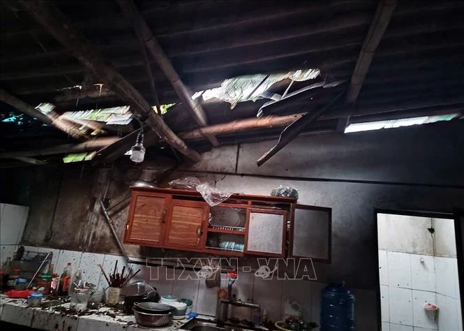 Khẩn trương khôi phục cấp điện sau mưa đá, dông lốc diện rộng tại miền Bắc Khẩn trương khôi phục cấp điện sau mưa đá, dông lốc diện rộng tại miền Bắc