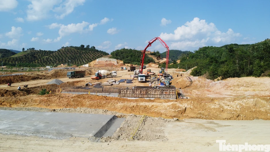 Khẩn trương thi công 2 dự án cao tốc ở Lâm Đồng Khẩn trương thi công 2 dự án cao tốc ở Lâm Đồng
