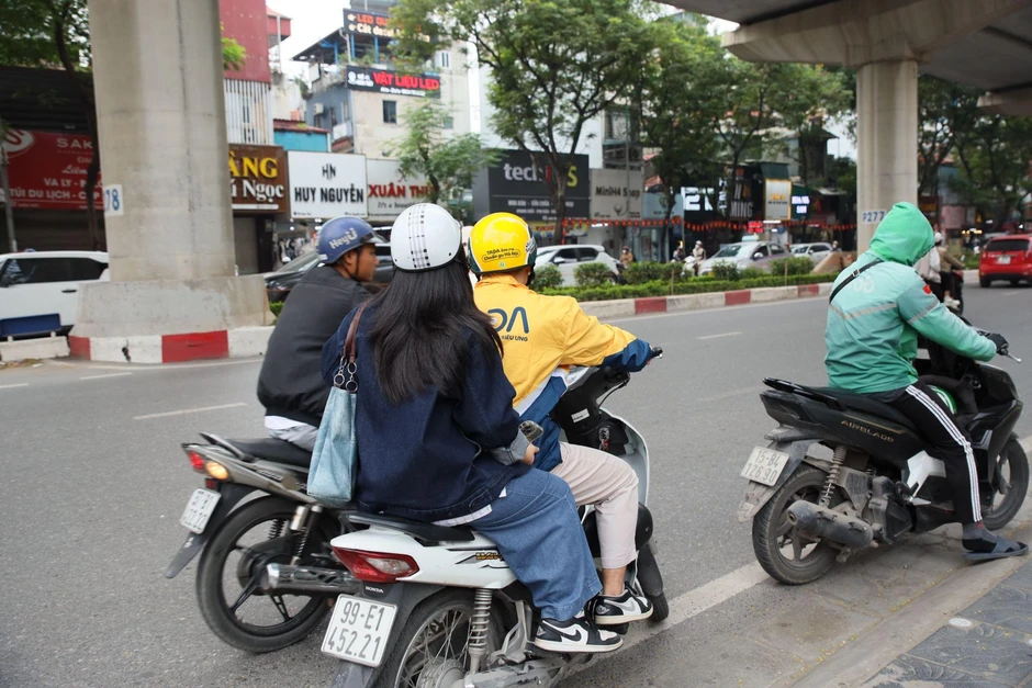 Khi một số ứng dụng gọi xe đồng loạt tăng cước thì nềntảng này lại chọn giảm giá, liệu có phải chiêu trò? Khi một số ứng dụng gọi xe đồng loạt tăng cước thì nềntảng này lại chọn giảm giá, liệu có phải chiêu trò?