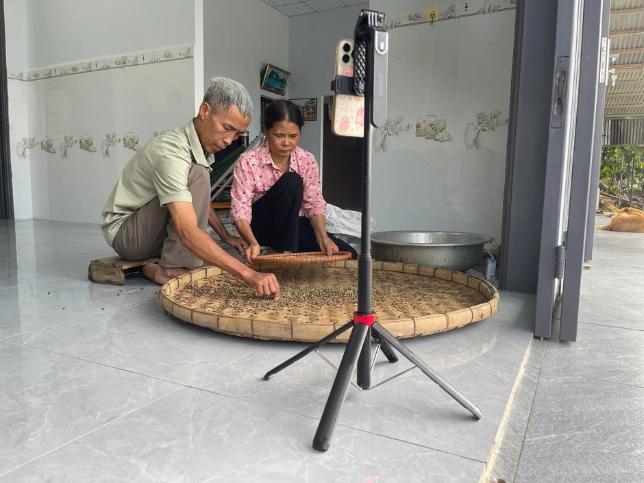 Khi “tuổi bạc” khởi nghiệp trên mạng xã hội Khi “tuổi bạc” khởi nghiệp trên mạng xã hội
