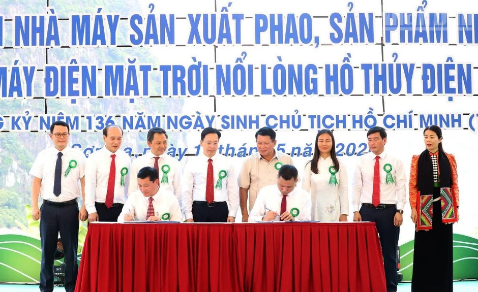 Khởi công 2 dự án trọng điểm trên lòng hồ thủy điện Sơn La Khởi công 2 dự án trọng điểm trên lòng hồ thủy điện Sơn La