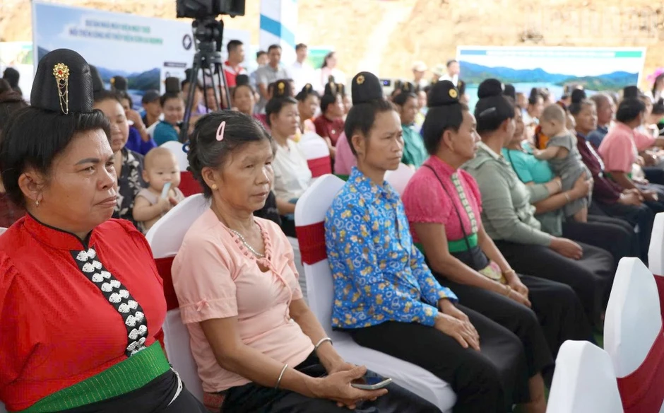 Khởi công 2 dự án trọng điểm trên lòng hồ thủy điện Sơn La Khởi công 2 dự án trọng điểm trên lòng hồ thủy điện Sơn La