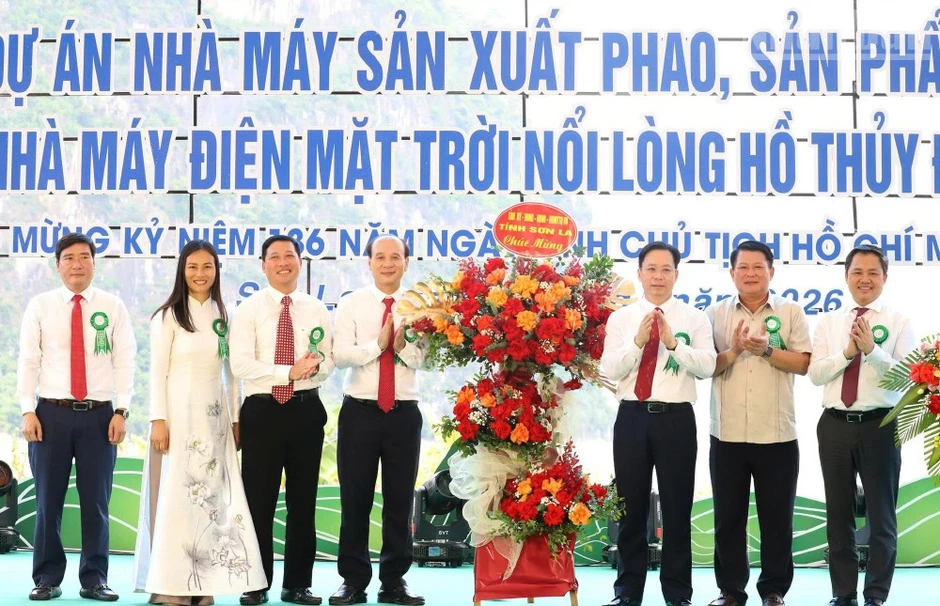 Khởi công 2 dự án trọng điểm trên lòng hồ thủy điện Sơn La Khởi công 2 dự án trọng điểm trên lòng hồ thủy điện Sơn La